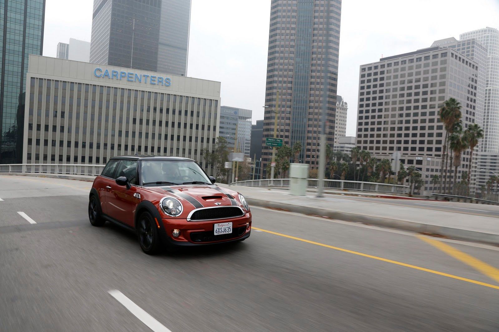 Galeria Mini jako celebracja sprzedaży półmilionowego egzemplarza w USA 112