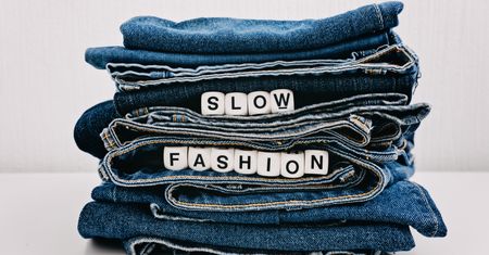 Ruch slow fashion — czy warto inwestować w klasyki?