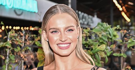 Karolina Pisarek pozuje w bikini na SUP-ie. Na ten widok fanom zrobiło się gorąco