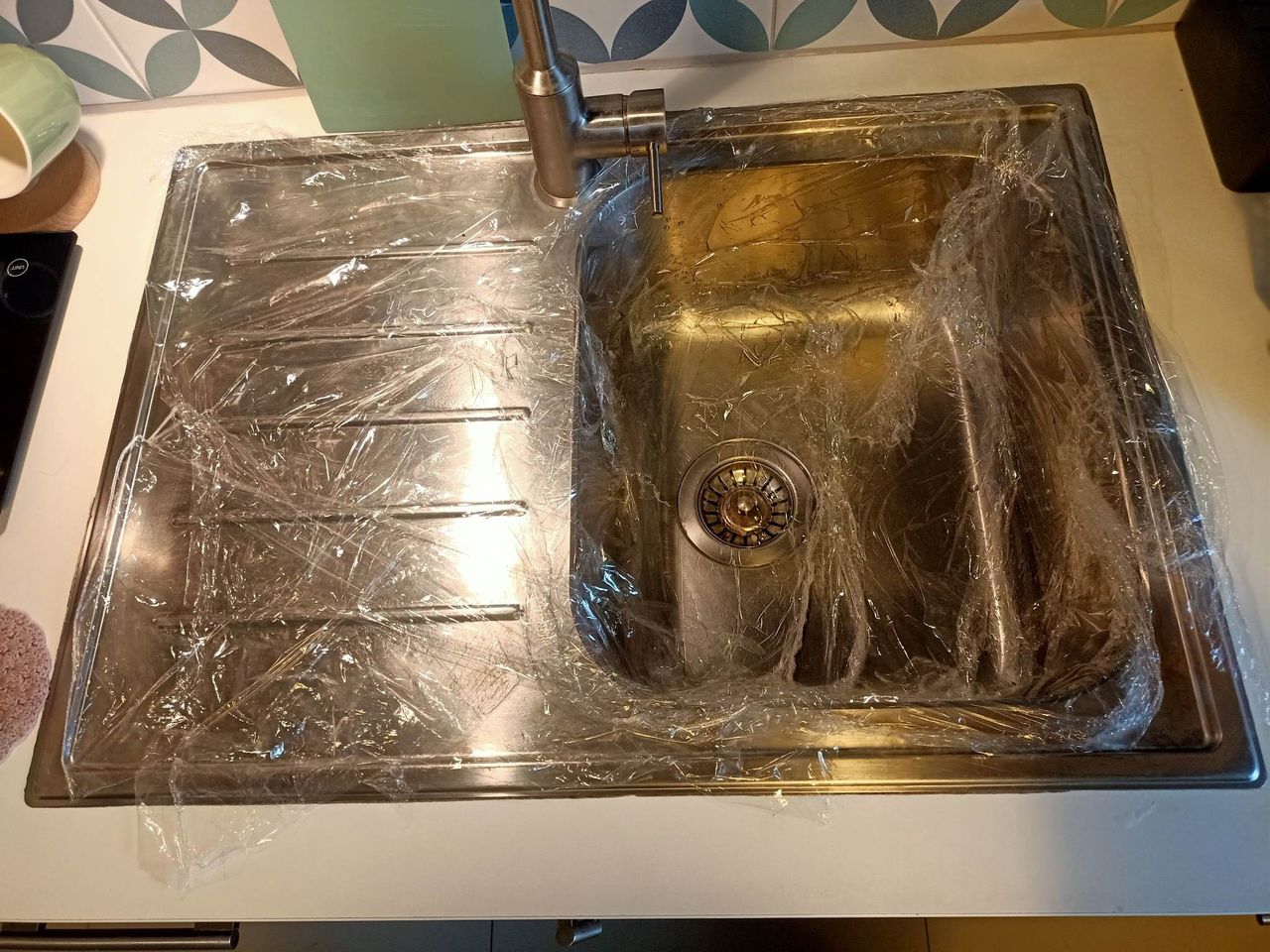 A cheap way to clean the sink