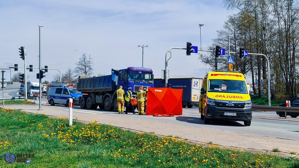 Czechowice-Dziedzice. Po potrąceniu pieszej przez ciężarówkę DK1 została całkowicie zablokowana.