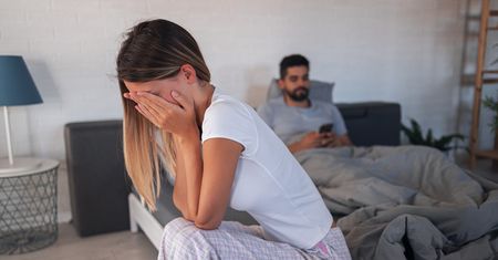 Sypiała z obcymi bez zabezpieczenia. "Kompulsje seksualne wpływają na relacje"