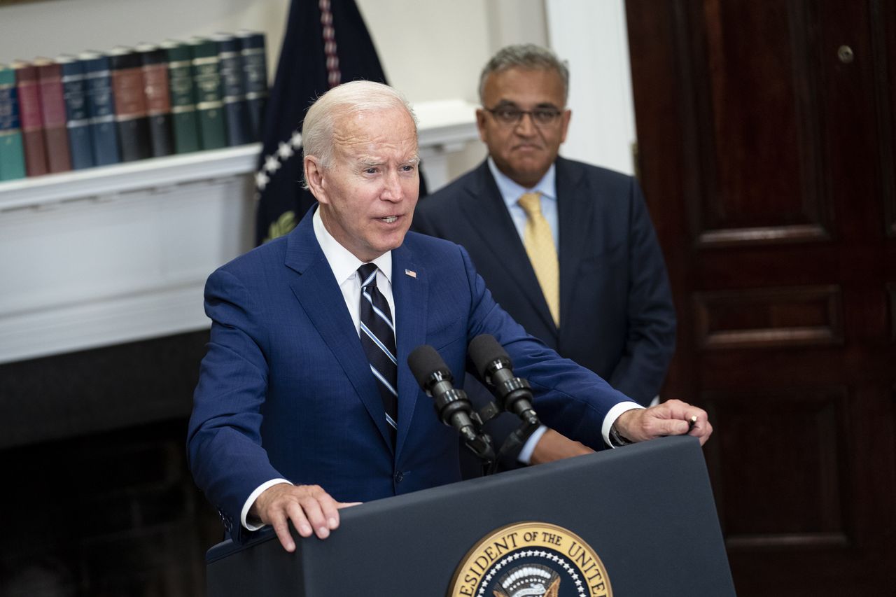 Na zdjęciu: prezydent USA Joe Biden w waszyngtońskiej klinice szczepień