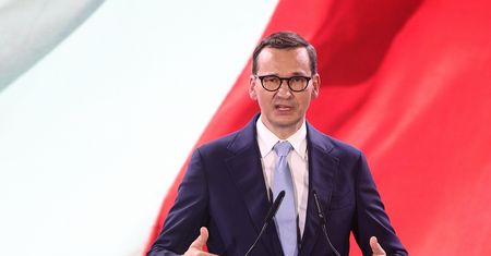 Polacy za kilka lat mają zarabiać średnio 10 tys. zł. Premier jednak nie powiedział, z czym to się wiąże