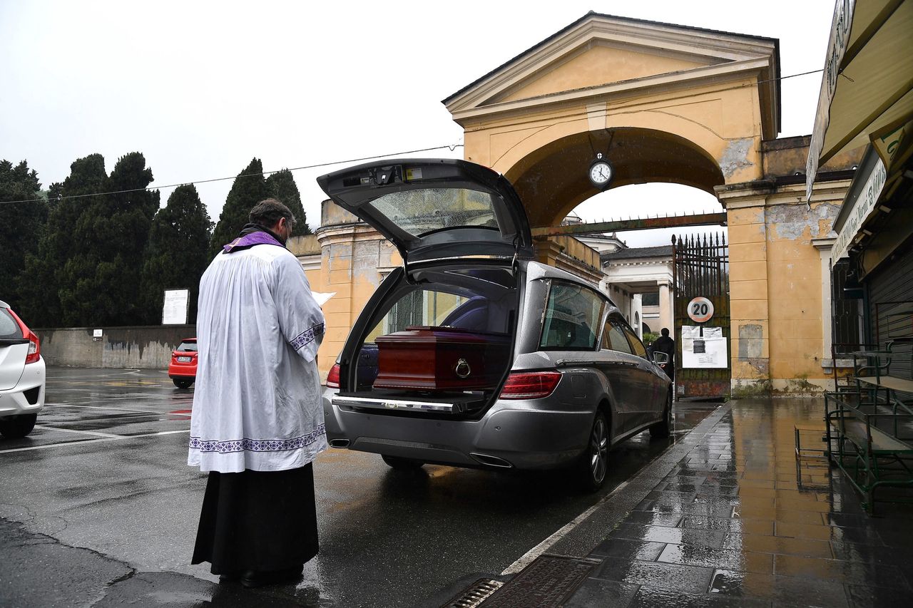 Koronawirus w Polsce i na świecie. Wzrost liczby zgonów we Włoszech, ponad 800 tys. zakażonych w USA