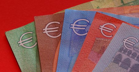 Co ze złotym, euro i dolarem? Duży bank pokazał prognozę