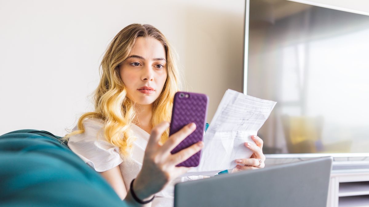 woman who is surprised to see her bank account while paying her bill
woman who is surprised to see her bank account while paying her bill
Phynart Studio