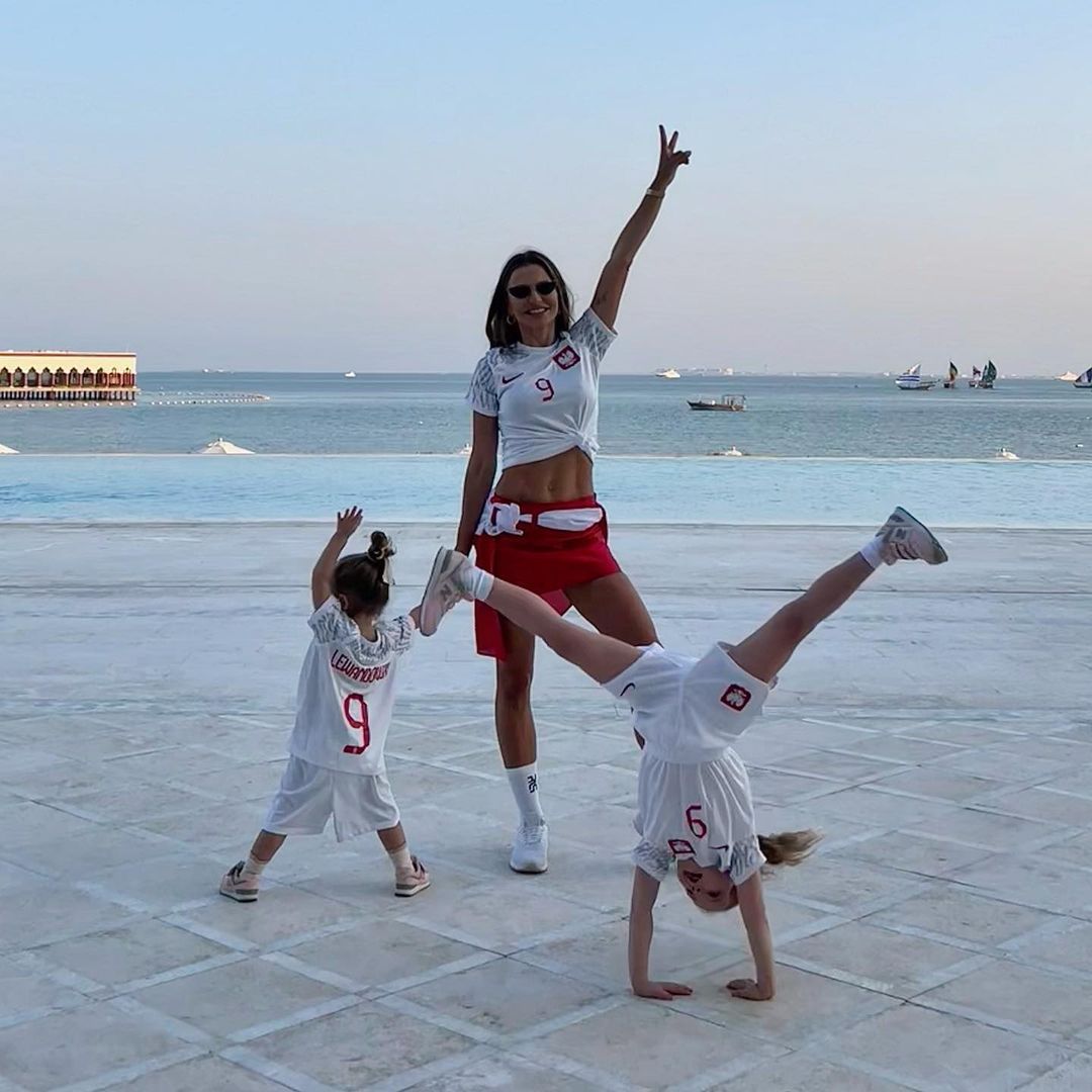Anna Lewandowska z córkami dopinguje Robeta
