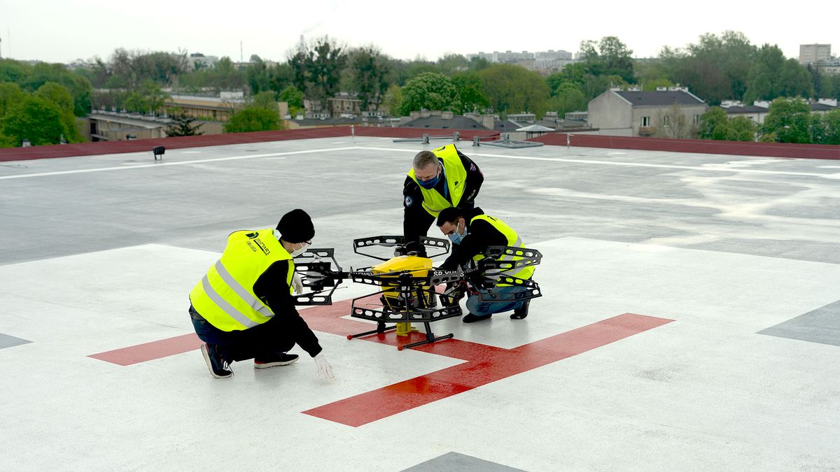 Dronowa rewolucja na polskim niebie. "Transport paczek możliwy jeszcze w tym roku" 1