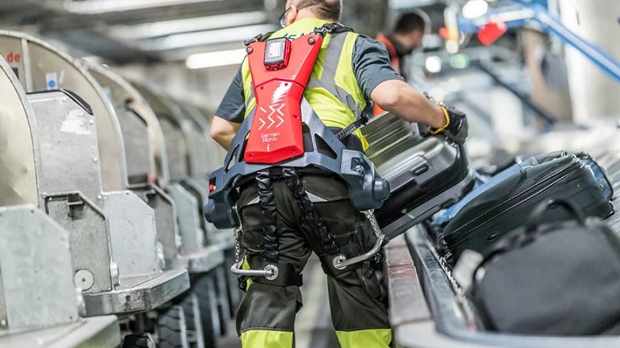 Zaprezentowano nowy egzoszkielet. Ten kombinezon zwiększa ludzką siłę 1