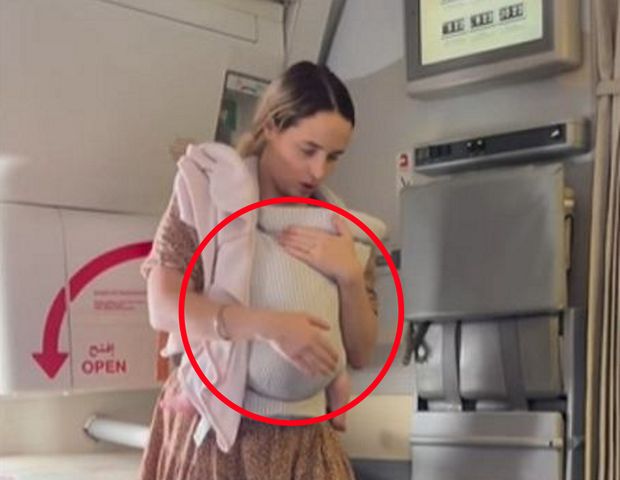 Pokazała, jak uspokaja niemowlę w samolocie. Nie wszystkim się spodobało
