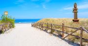 Naprawiają jedną z najpiękniejszych plaż nad Bałtykiem. Wjechał ciężki sprzęt
