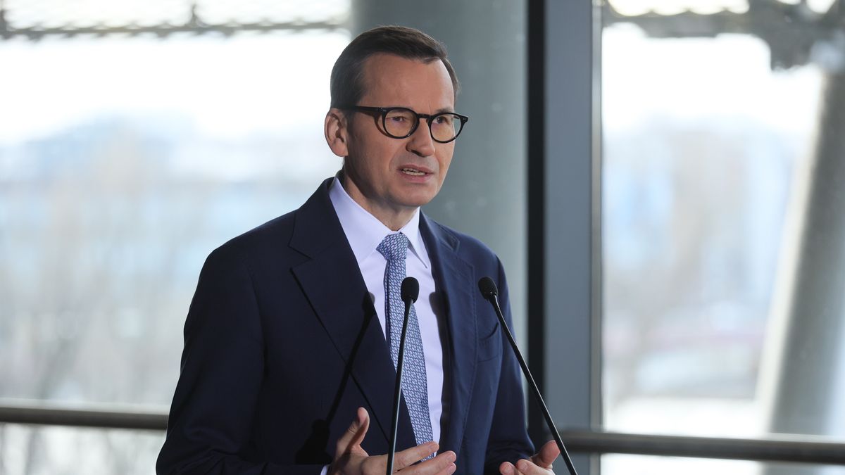 Warszawa, 24.11.2023. Premier Mateusz Morawiecki podczas konferencji prasowej na stadionie PGE Narodowy w Warszawie, 24 bm. (jm) PAP/Paweł Supernak