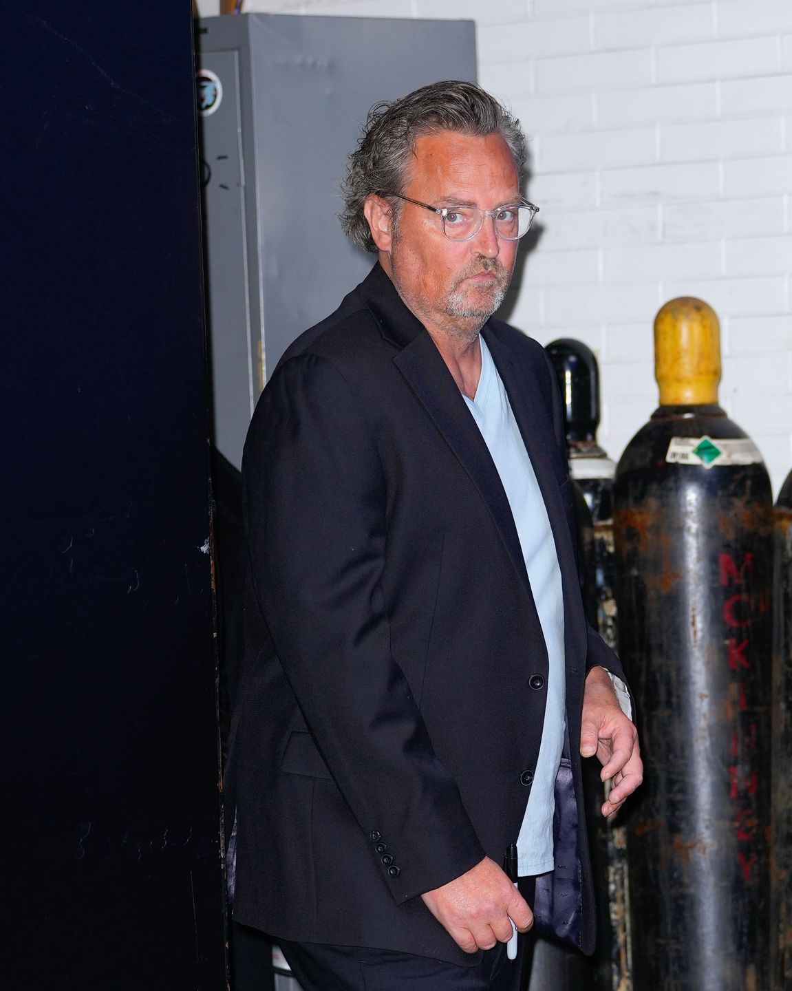 Matthew Perry był widziany dzień przed śmiercią. Odwiedził restaurację z tajemniczą brunetką (FOTO)