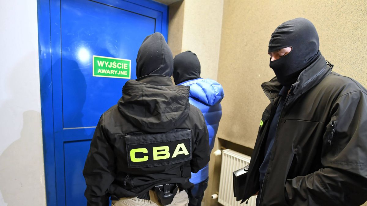 W CBA pracuje 1300 osób. Biuro ogłosiło właśnie przetarg na dostawę prawie 4000 wysokiej klasy smartfonów 