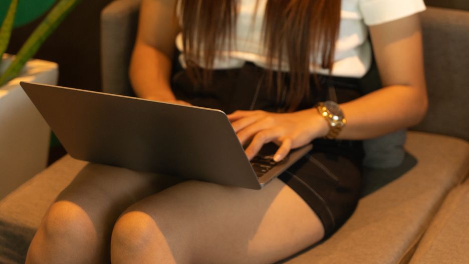 "Zetki" już nie imprezują w klubach. Nowy trend podbija sieć
