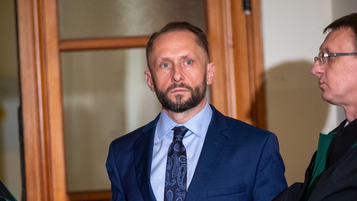 Kamil Durczok postanowił złamać przepisy i ruszył z psem do lasu