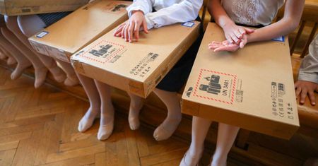 Sprawdzili, gdzie są rozdane uczniom laptopy. "Wyrzuciliśmy miliard w błoto"