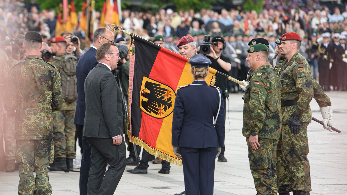 VILNIUS, LITHUANIA - 2025/05/22: German Federal Chancellor Friedrich Merz and German Defence Minister Boris Pistorius participate in the inauguration of the German Brigade in Vilnius. The German 45th Armored Brigade "Lithuania" was officially inaugurated at a ceremony held at Cathedral Square in Vilnius, with the participation of German Federal Chancellor Friedrich Merz, German Defence Minister Boris Pistorius, Lithuanian President Gitanas Nausda, and Lithuanian Defence Minister Dovil akalien. Established in Lithuania on 1 April 2025, the brigade is projected to comprise around 5,000 Bundeswehr soldiers and civilian staff, with full combat readiness expected by 2027. (Photo by Yauhen Yerchak/SOPA Images/LightRocket via Getty Images)