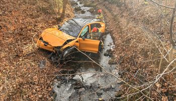 Mustang w rzece. Wstrząsający finał poszukiwań kierowcy