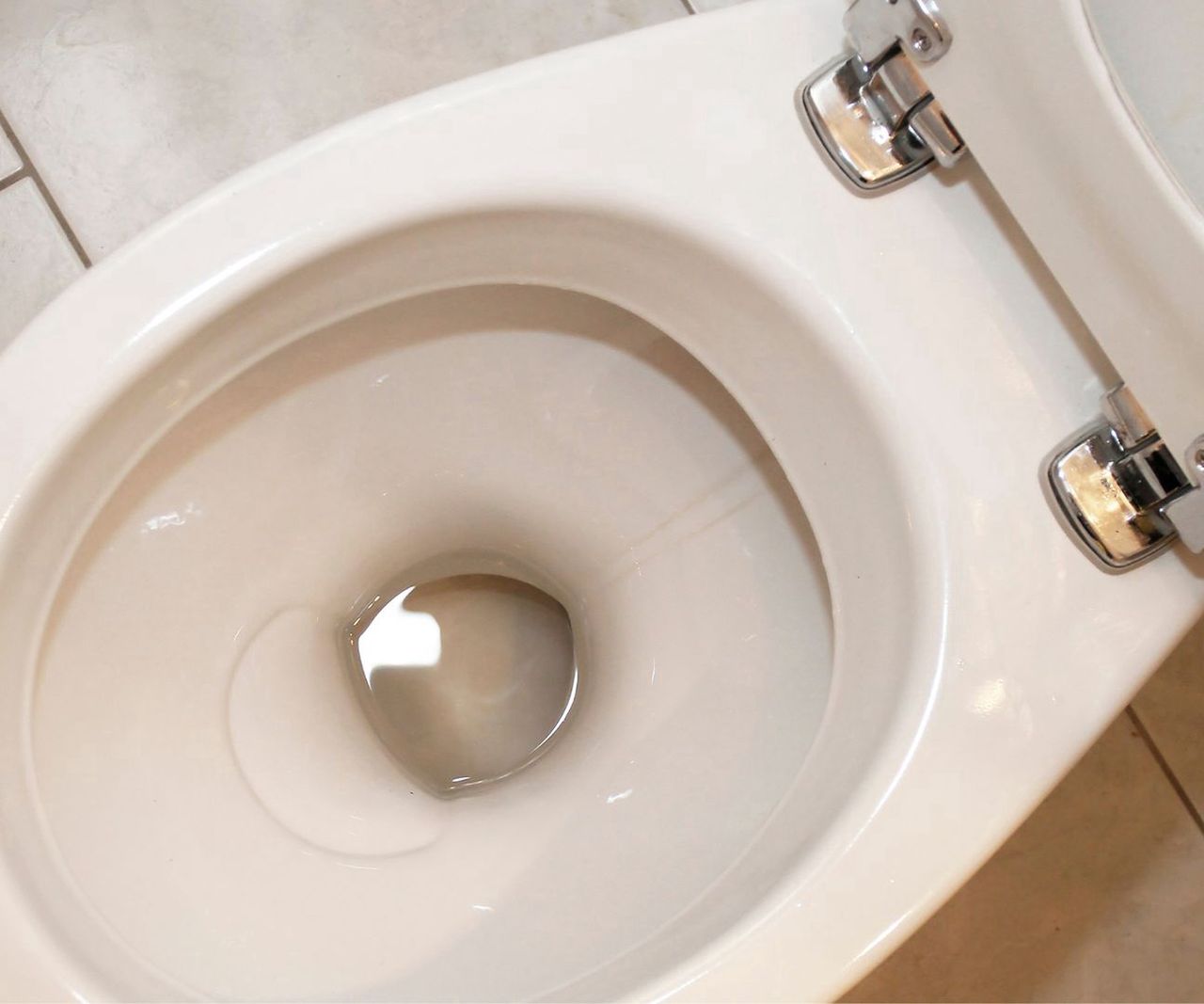 Easy and eco-friendly method to clean your toilet without scrubbing, all you need is baking soda and dish soap