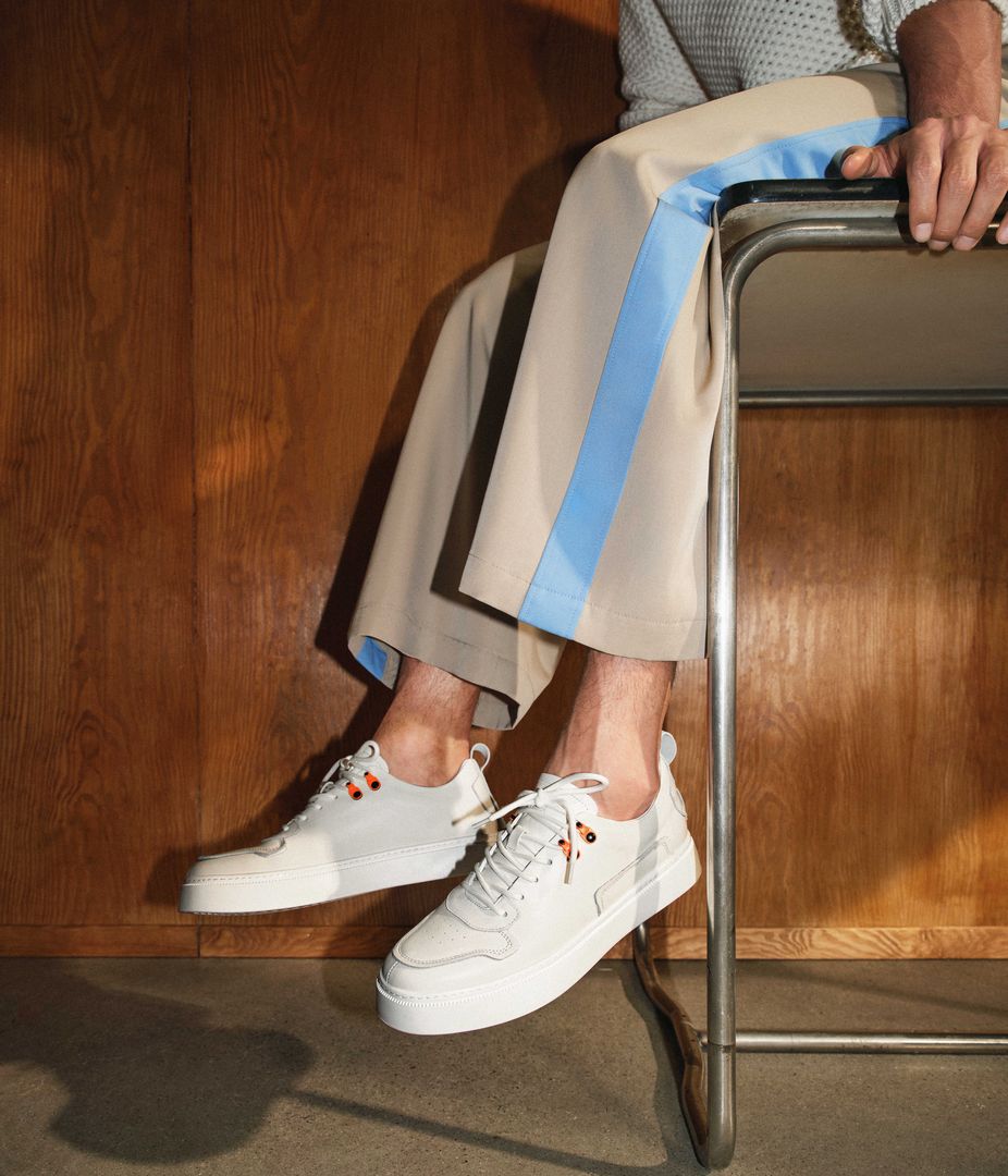 Sneakersy męskie z gładkiej skóry licowej off-white Kazar x Balamonte.