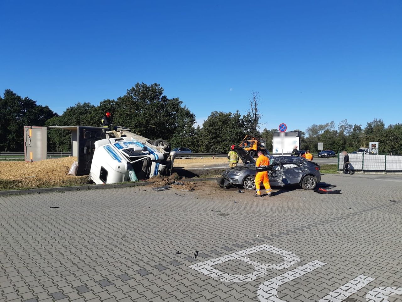 Droga krajowa nr 1. Wypadek w Czechowicach-Dziedzicach. Utrudnienia na drodze do Katowic (Fot: Policja Śląska)