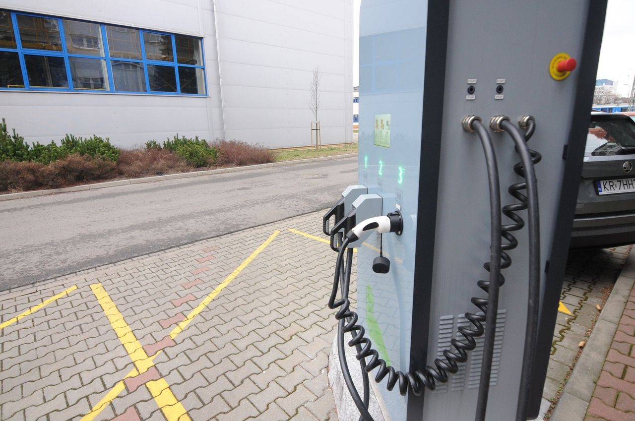 Do 5 lat w Polsce ma działać 87 tysięcy ładowarek do aut elektrycznych