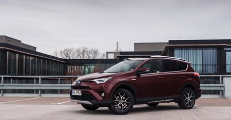 Używana Toyota RAV4 (IV) w pigułce. SUV niemal pozbawiony wad