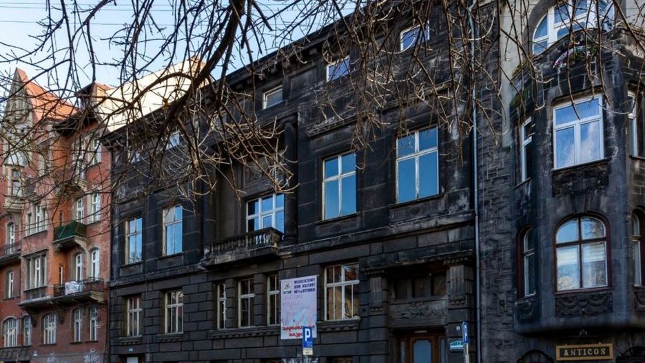Śląskie. Budynek MDK przy ul. Powstańców Warszawskich 12 w Bytomiu przechodzi gruntowną modernizację.