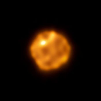 Betelgeza pod lupą ALMA. Gorące plamy i pofałdowana atmosfera