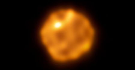 Betelgeza pod lupą ALMA. Gorące plamy i pofałdowana atmosfera
