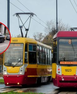 Tramwaj wypadł z szyn. Uderzył w trzy samochody