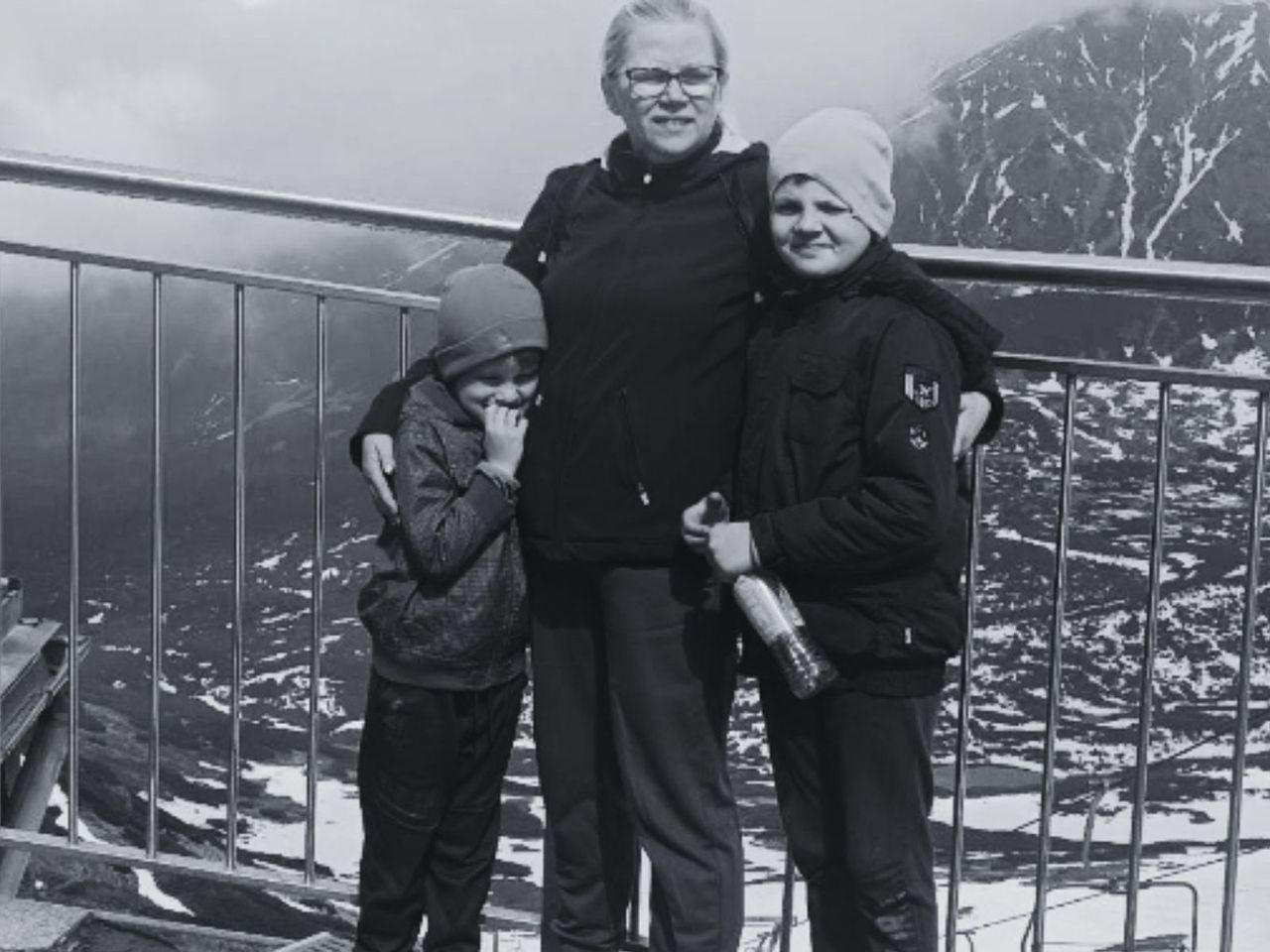 Samotna mama osierociła 9 dzieci. Zostały z ogromnym długiem