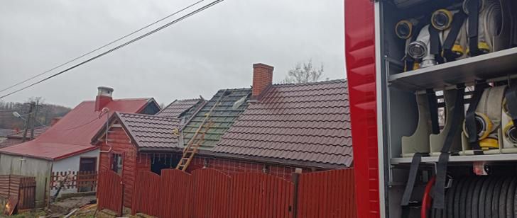 Pożar w miejscowości Świrna. Spłonął drewniany dom [Foto]