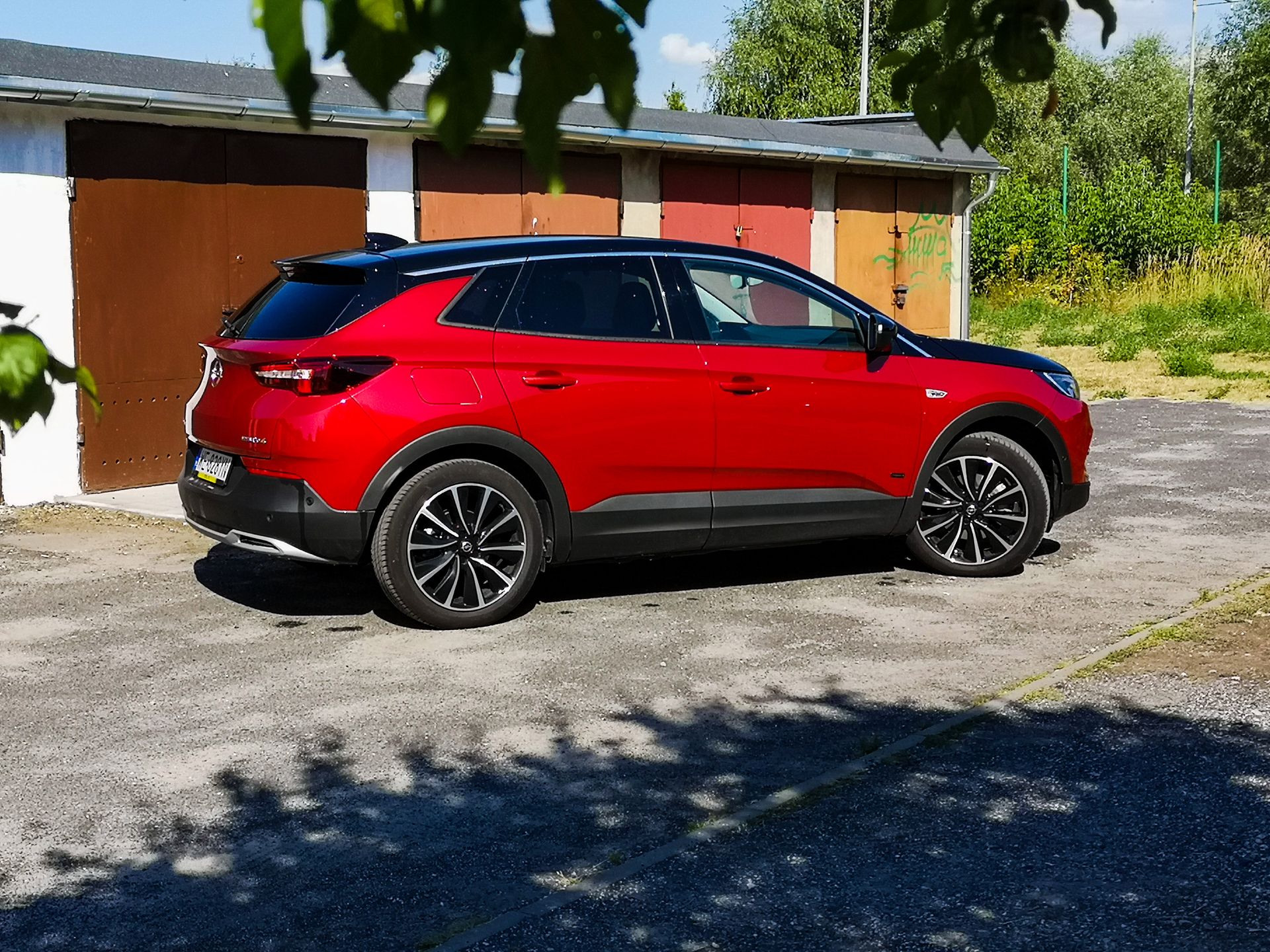 Opel Grandland X Hybrid4: Napęd hybrydowy, system odzyskiwania energii oraz wsparcie kierowcy 11