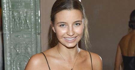 Julia Wieniawa wygina się w trykotach. Seksowna?