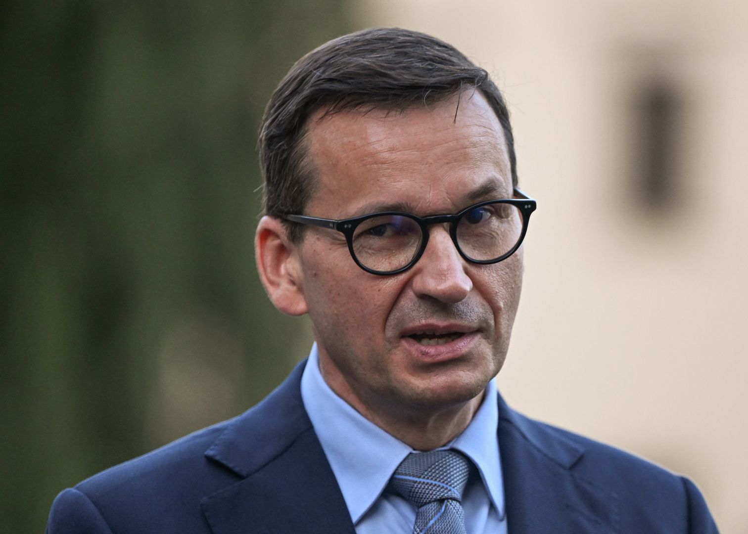 Morawiecki zadbał o grób ojca. Jest nowy nagrobek