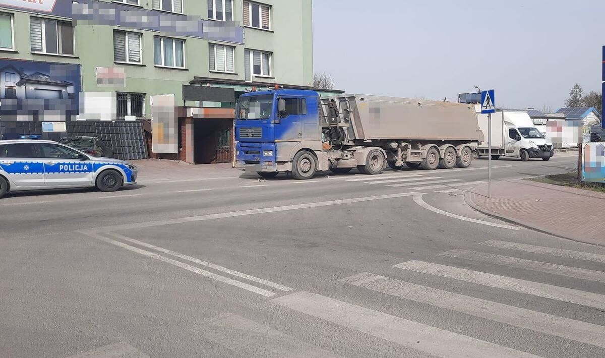 Kierowca ciężarówki wjechał w pieszego