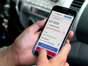 Burza wokół SkyCash. Użytkownicy skarżą się na przymusową subskrypcję