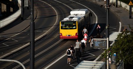 Warszawa. W długi weekend zmiany w komunikacji. Pierwsze już w środę