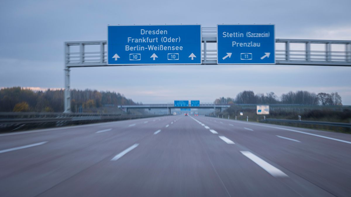 Kierowcy ignorowali leżącego na autostradzie