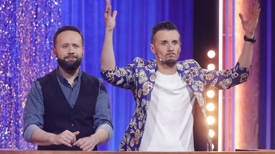 Program "Kabaret na żywo. Młodzi i Moralni" emitowany jest na Polsacie w niedziele o 20.00