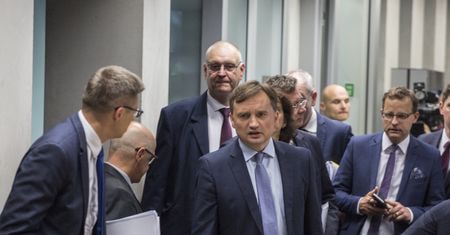 Komisja sprawiedliwości zagłosowała. Wniosek o wotum nieufności wobec Zbigniewa Ziobro idzie do Sejmu