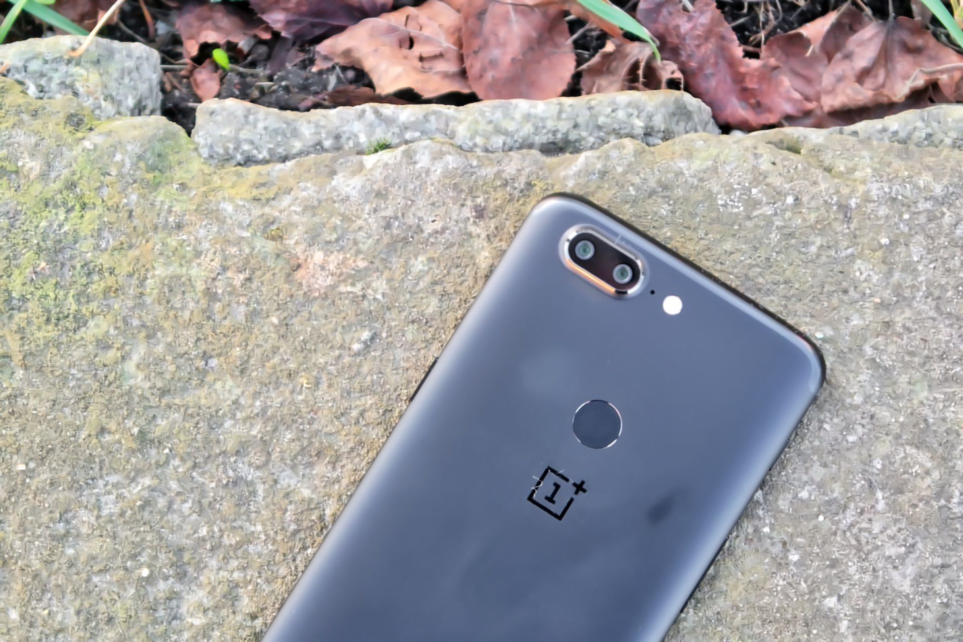 OnePlus 5T jest wart każdej złotówki. O ile twoim priorytetem nie jest aparat [TEST] 1