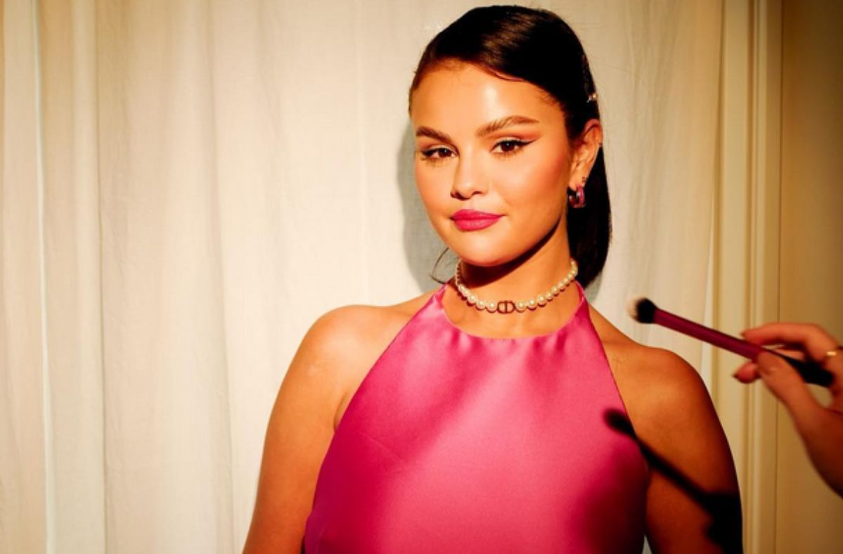Selena Gomez announces the end of her music career.