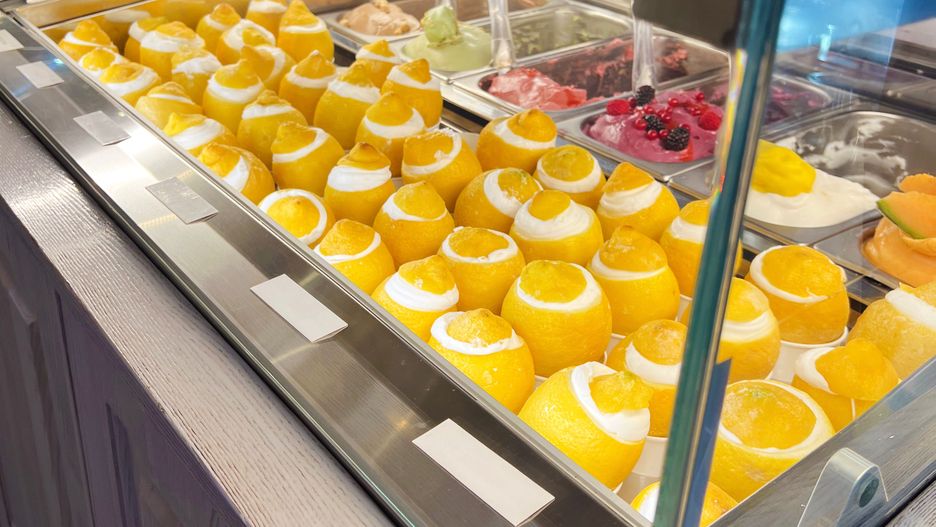 Lody w wydrążonej cytrynie to hit na Amalfi
