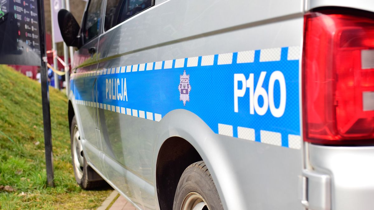 Emeryci z Krakowa uwierzyli, że pomagają policjantom rozpracować przestępców. Sami stali się ofiarami oszustwa