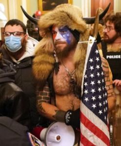 Zamieszki w Waszyngtonie. Aresztowano 68 osób, policja ujawniła tożsamość ofiar