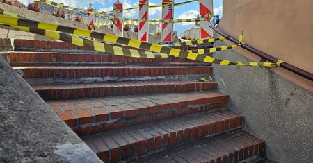 Zniszczone schody odnowione, miasto nie wydało ani złotówki. Teraz są bezpieczne i estetyczne [ZDJĘCIA]